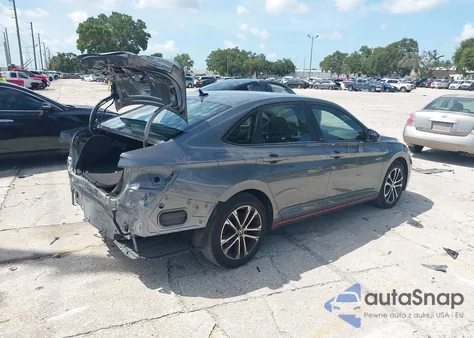 2024 Volkswagen Jetta 1.5T Sport z USA, uszkodzony, nr VIN 3VWBM7BU6RM033520